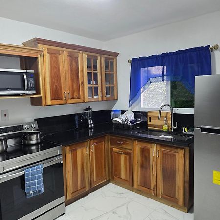 The Gardens Villa Kingston Ngoại thất bức ảnh