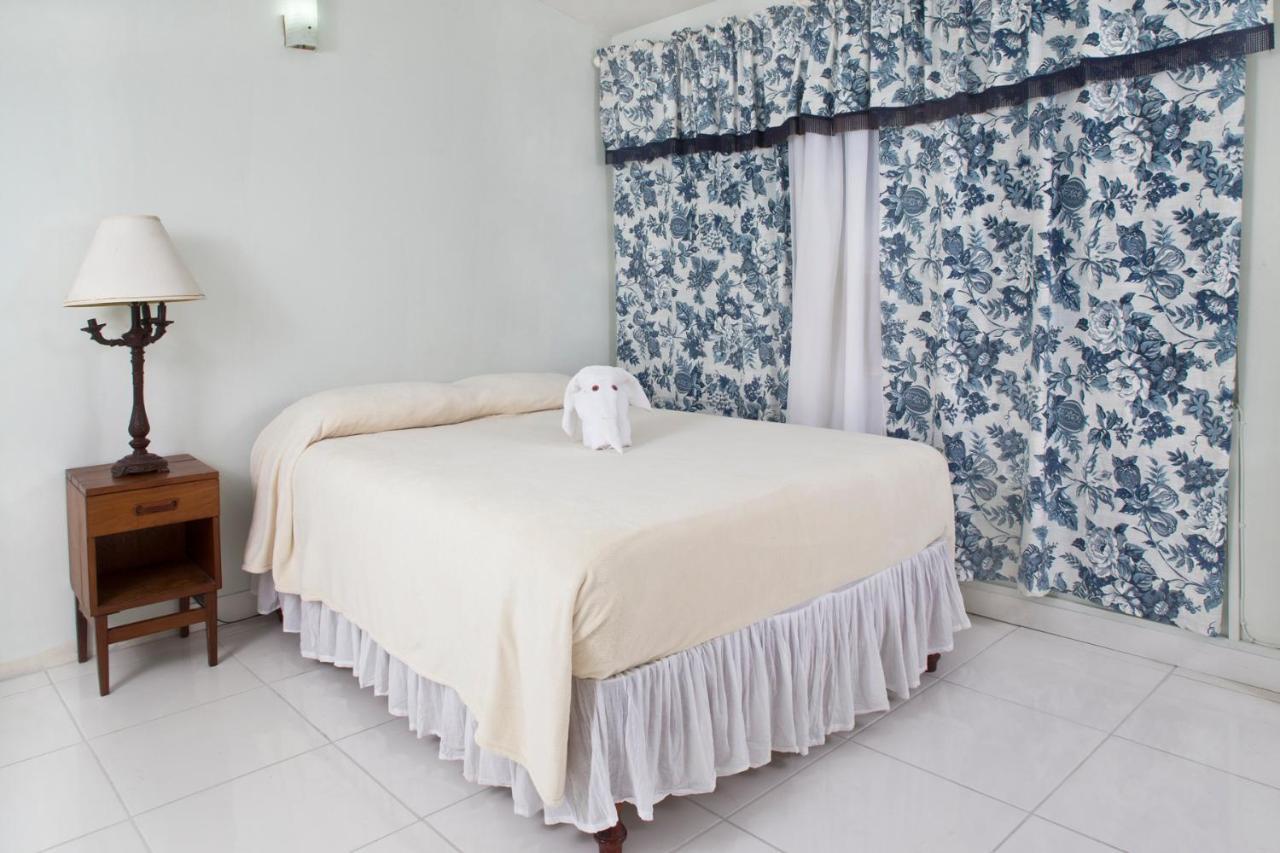 The Gardens Villa Kingston Ngoại thất bức ảnh